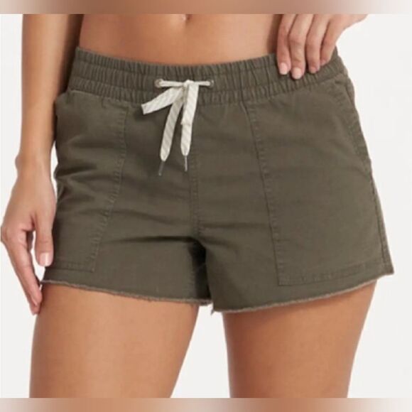 Vuori Women’s Green Ripstop Shorts Size Large  Raw hem - Picture 2 of 10